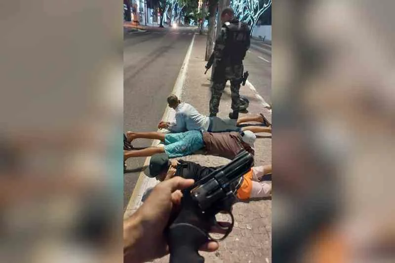 PM prende grupo com arma e vários celulares na Avenida Epitácio Pessoa 13 apreensao epitacio