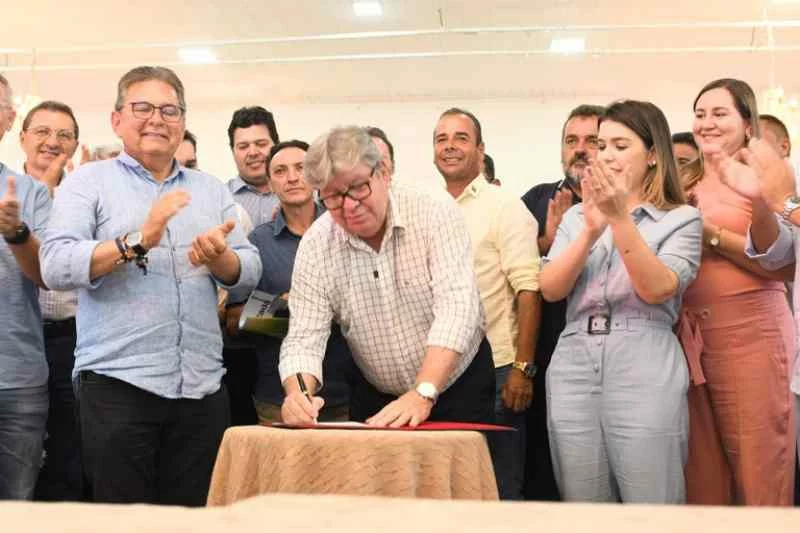 João autoriza obras da adutora do Cariri com investimentos de R$ 432 milhões 2 assina adutora cariri2