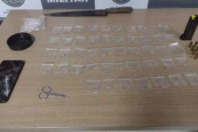 Polícia prende dupla e apreende crack, armas e munições na Zona Sul de João Pessoa 1 apreensao drogas gramame 2901