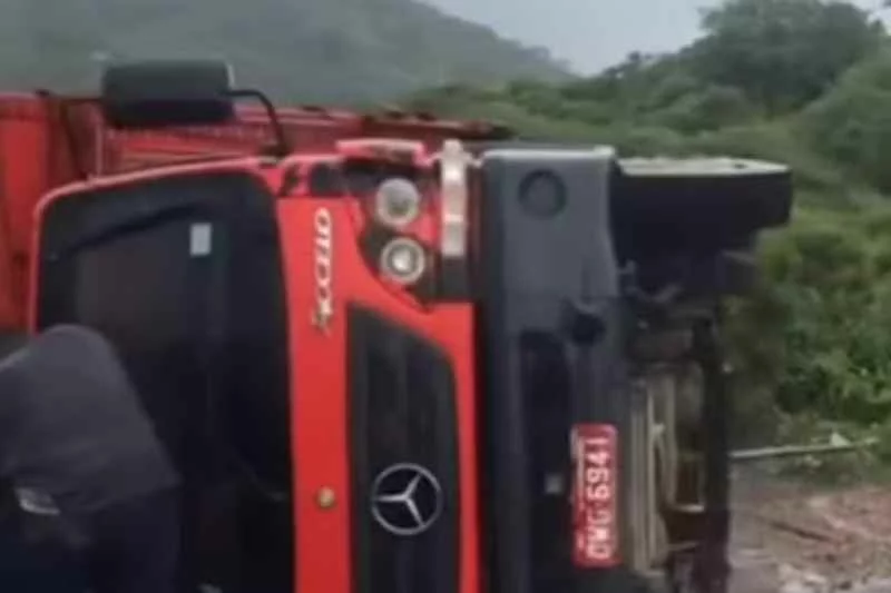 acidente serra teixeira 1104