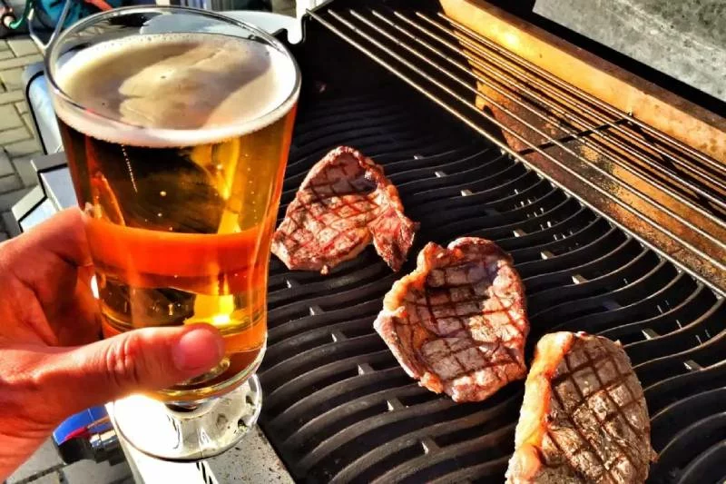 "Inflação do churrasco": preço da picanha cai, mas cerveja fica mais cara em 12 meses 6 cerveja e churrasco
