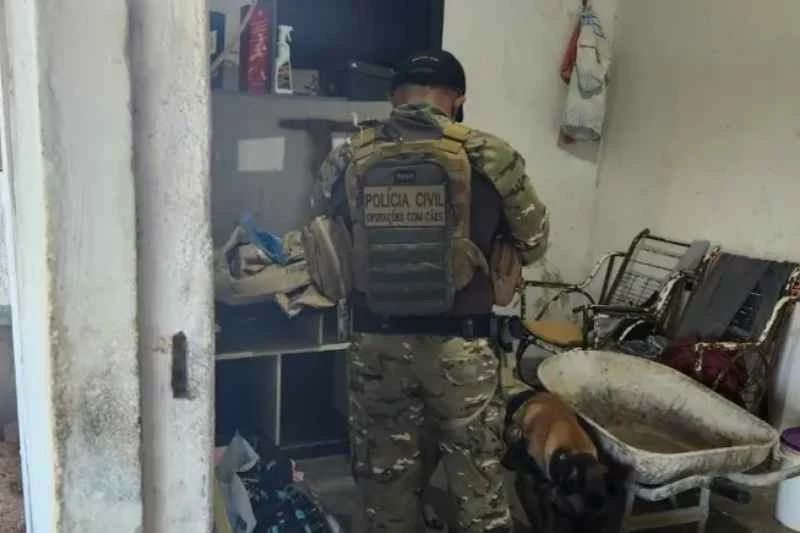 Operação cumpre oito mandados e apreende drogas no Curimataú 2 operacao arcanjo 1104