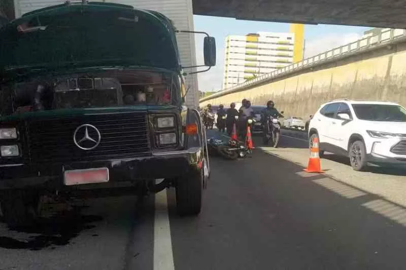 Homem morre e mulher fica gravemente ferida em acidente de trânsito na BR-230, em João Pessoa 2 acidente br230 jp 2105