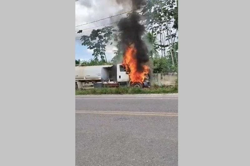 Caminhão da Prefeitura de Rio Tinto quebra e pega fogo em rodovia 13 caminhao pega fogo rio tinto