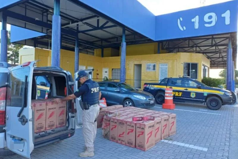 PRF apreende carga de cigarros contrabandeados e recupera carro roubado na Paraíba 11 carga apreendida prf