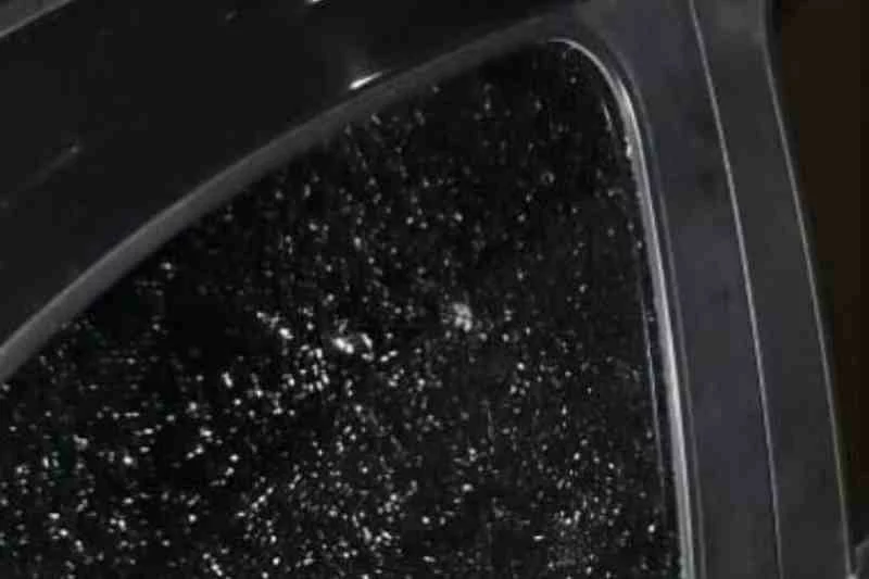 Motorista sofre tentativa de assalto e carro é alvejado no Geisel 14 carro app alvejago jp 1506