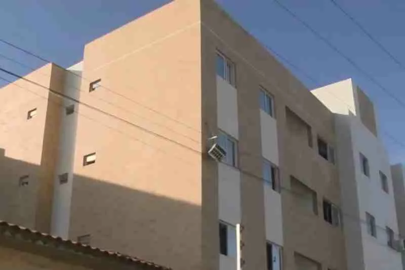 Homem pula do quarto andar de prédio para fugir da polícia, em João Pessoa 8 predio mandacaru 1406
