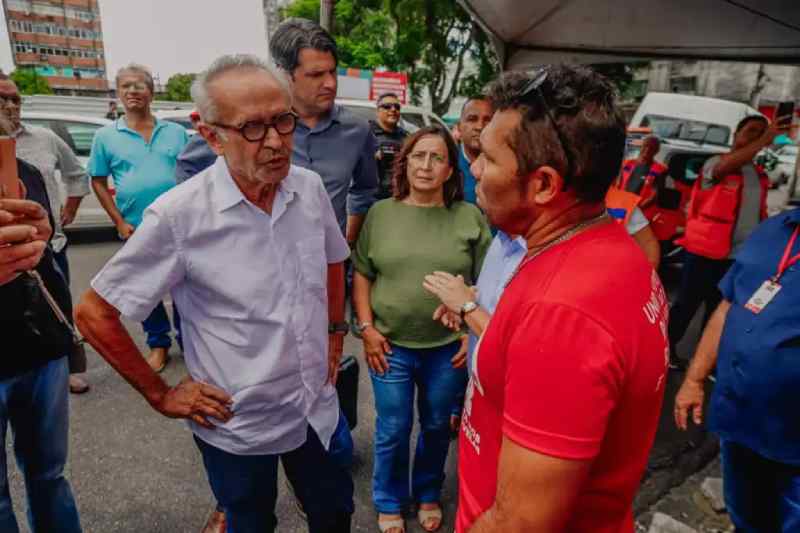 Prefeito acompanha mudança das famílias beneficiadas com imóveis do Edifício Nações Unidas 8 desocupa nacoes unidas 0511