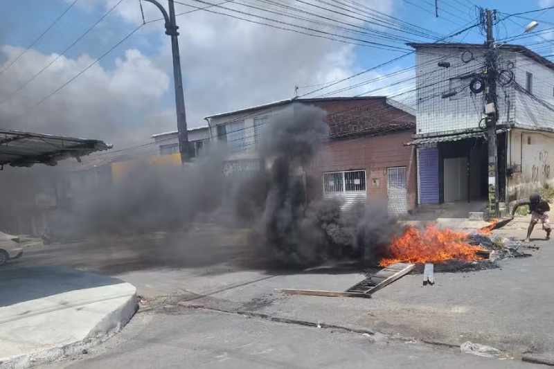 Homem é encontrado morto no Colinas do Sul e moradores fazem protesto 3 protesto colinas do sul 1511