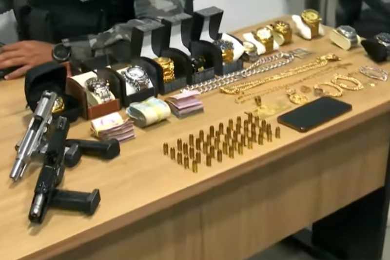 PM apreende joias, armas e dinheiro em residência de suposto traficante na Capital 9 apreensao jd esplanada 3012