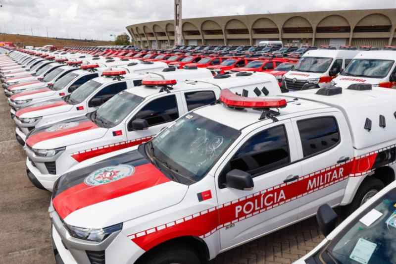 João Azevêdo entrega mais de 230 novas viaturas e destaca investimentos em Segurança Pública 5 novas viaturas pm 0312