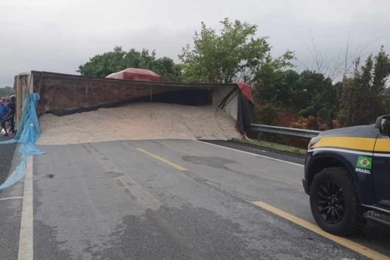 Acidente com morte interdita BR-230 em Pombal, no Sertão 8 acidente pombal 130125