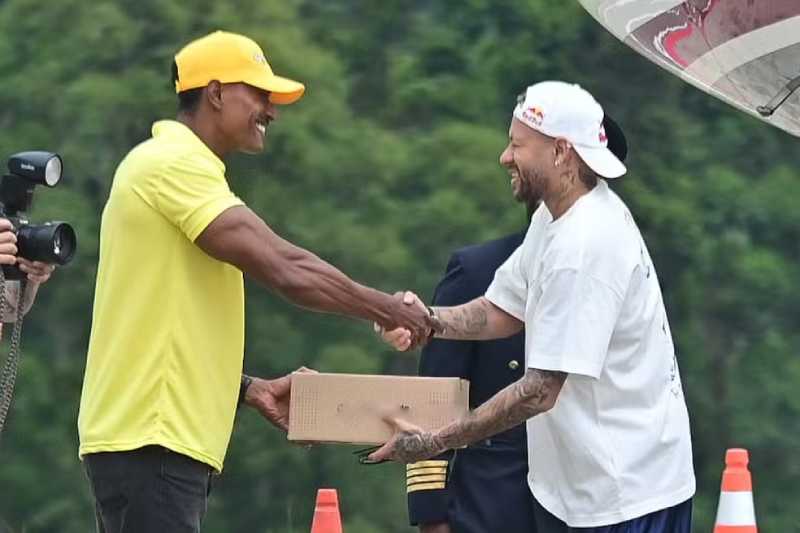 chegada neymar brasil 310125