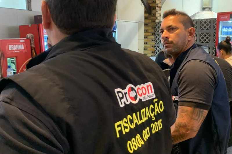 Procon-JP notifica 38 estabelecimentos na Orla para explicar possível aumento abusivo de preços 9 fiscal procon 030125