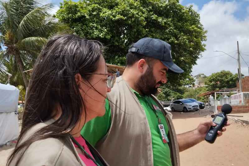 Prefeitura de João Pessoa realiza fiscalização nas praias para combater poluição sonora 2 fiscaliza poluicao sonora 170125