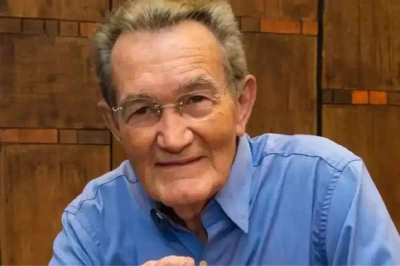 Apresentador Léo Batista é diagnosticado com tumor no pâncreas e está na UTI, diz hospital 9 leo batista 1