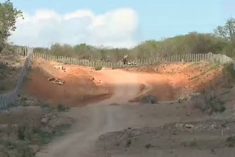 Obra paralisada há dois meses preocupa moradores de município do Sertão Paraibano 3 obra inacabada conceicao pb 050125
