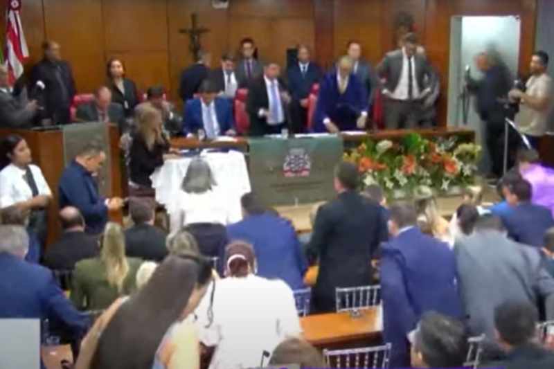 Vereadores eleitos são empossados em JP e prestam juramento 3 posse vereadores jpa 0101
