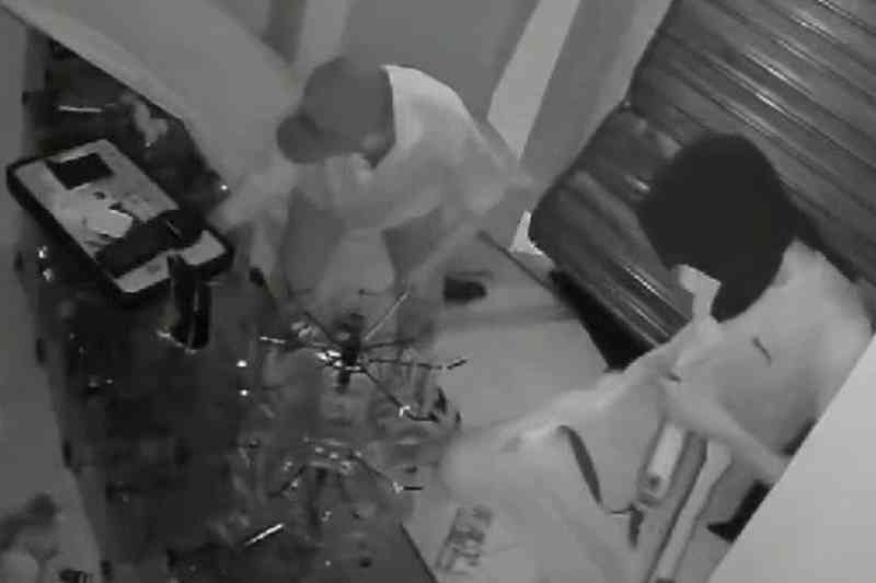 Loja de joias assaltada no bairro da Torre, em João Pessoa 3 roubo loja torre 150125