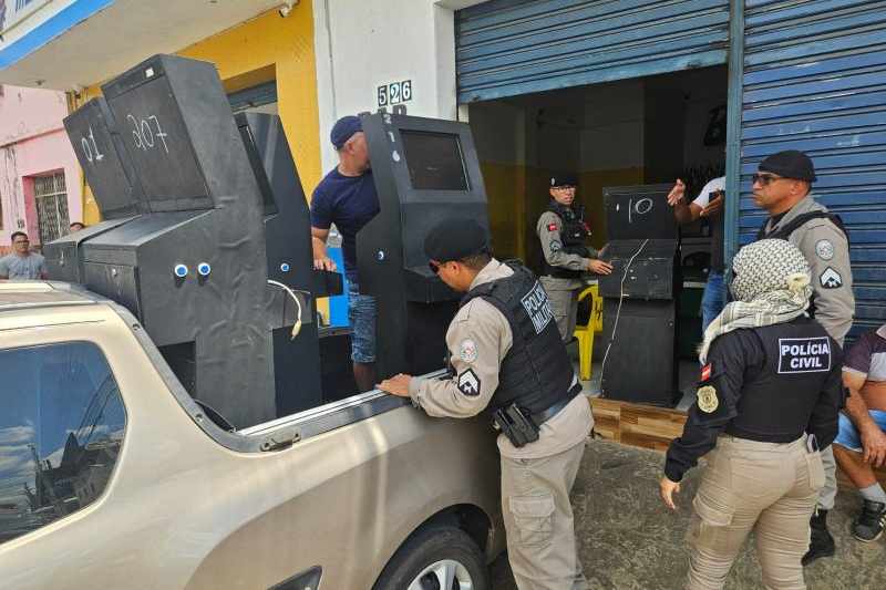 Polícia apreende máquinas caça-níquel irregulares em nove municípios 9 apreensao caca niquel brejo 250225