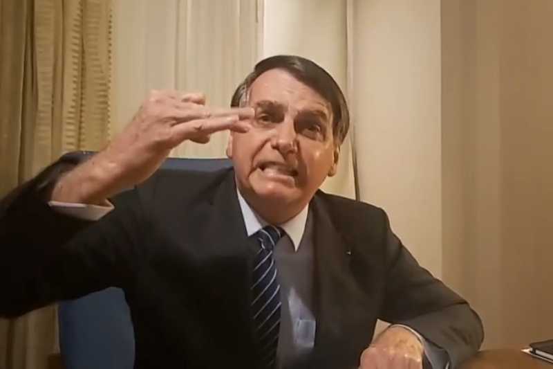 Jair Bolsonaro é condenado a pagar R$ 1 milhão em indenização por racismo 4 bolsonaro gritando