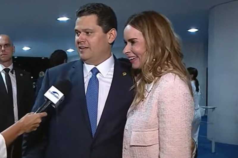 Davi Alcolumbre apelida paraibana Daniella Ribeiro: “É a Dama de Ferro da Mesa” 2 daniella e alcolumbre 010225