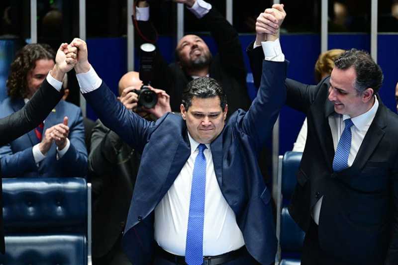 Davi Alcolumbre confirma favoritismo e é o novo presidente do Senado 6 eleicao davi alcolumbre senado 010225