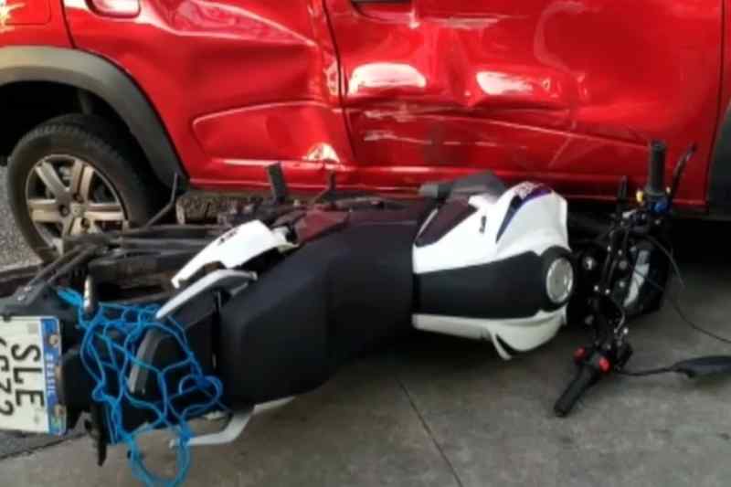 Acidente entre carro e moto deixa uma pessoa ferida na Epitácio Pessoa 1 acidente epitacio 210325