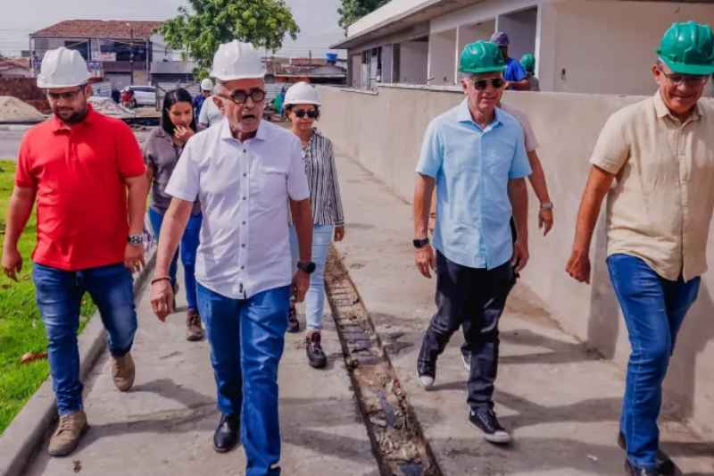Cícero inspeciona obras no Valentina e Rangel e projeta recuperação de todos os mercados de JP 9 cicero obras mercados 170325