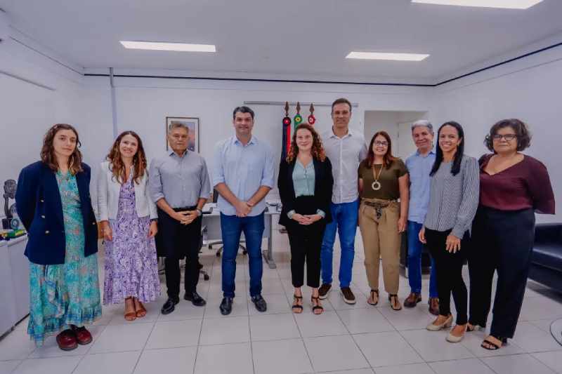 Leo Bezerra se reúne com Agência Francesa de Desenvolvimento e avança para apresentar editais e licitar obras 5 reuniao leo agencia francesa 110325