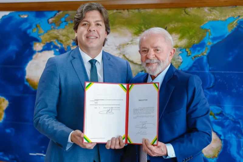 Lula nomeia e dá posse a Frederico Siqueira como novo ministro das Comunicações 3 frederico siqueira e lula 240425