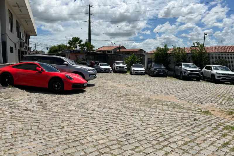 Quadrilha abria contas bancárias em nome de "laranjas" em JP e usava cartões para comprar carros de luxo, diz Polícia 3 operacao select 080425