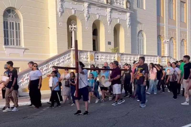 Tradicional Via Sacra das 14 Igrejas reúne fiéis no Centro Histórico nesta Sexta-Feira Santa 5 via sacra 180425