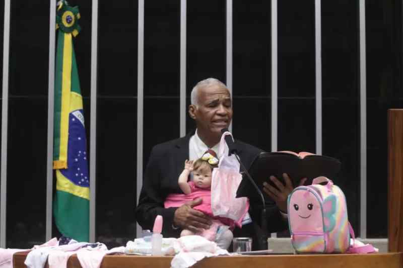 deputado bebe reborn 2002525