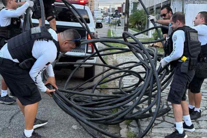 PM frustra furto de fios em JP e prende acusado que já tinha passagem pela Polícia 1 furto fios jpa 050625