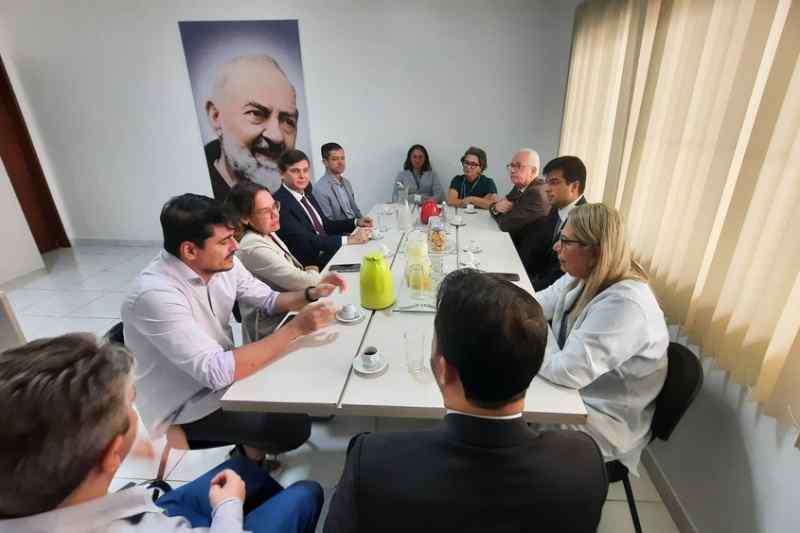 Pacto: MPPB e MPC realizam visita de acompanhamento ao Hospital Padre Zé, em JP 3 visita mppb padre ze 100625