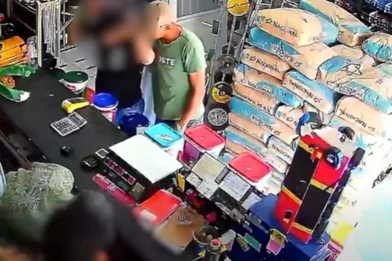 Loja de material de construção é alvo de assaltantes em Cruz das Armas 1 assalto cruz das armas 180725