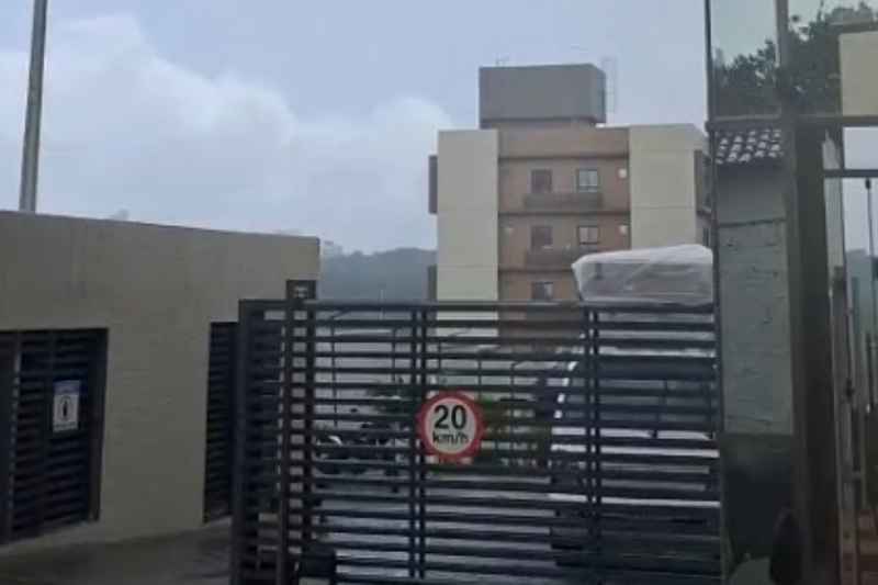 Motoboy acusa moradora de destratá-lo durante entrega em condomínio no Altiplano 8 entrada condominio