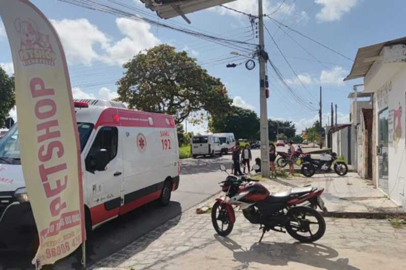 Motociclista distraído bate de frente em um poste na Capital 4 acidente moto jpa 210825
