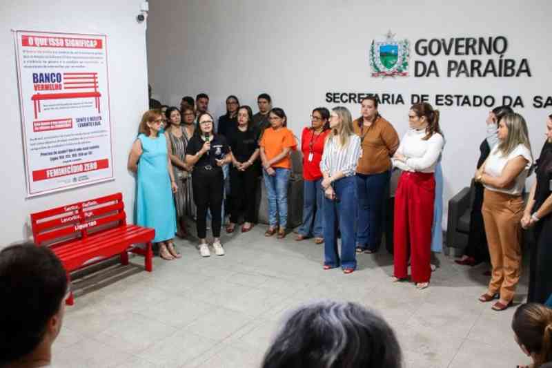 Secretaria Estadual de Saúde instala banco vermelho para alertar sobre feminicídio 5 banco vermelho ses 290825