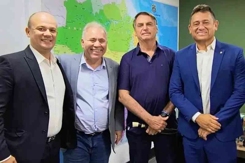 Relatório da PF aponta que Bolsonaro enviava mensagens para, pelo menos, sete políticos da Paraíba 4 bolsonaro e paraibanos