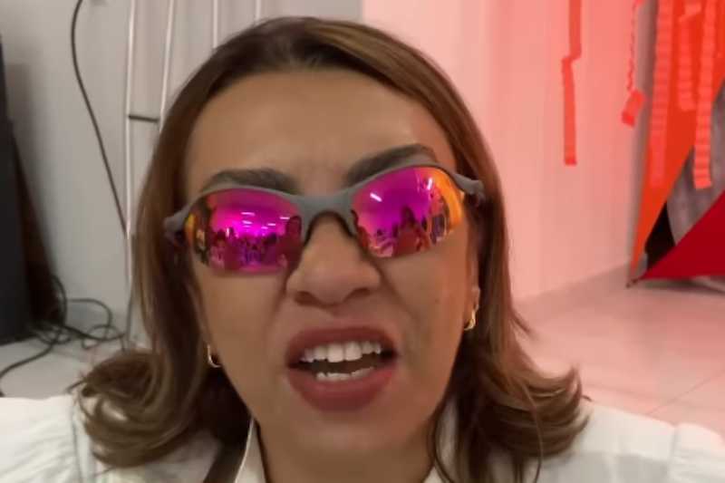 Cida Ramos ironiza prisão domiciliar de Bolsonaro com música de Alceu Valença 1 cida ramos bolsonaro 040825