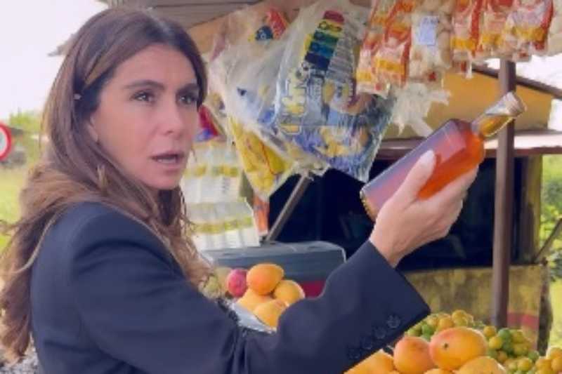 Giovanna Antonelli faz parada em barraca de frutas e participa de evento em Campina Grande 4 giovana antonelli comprando frutas 220825
