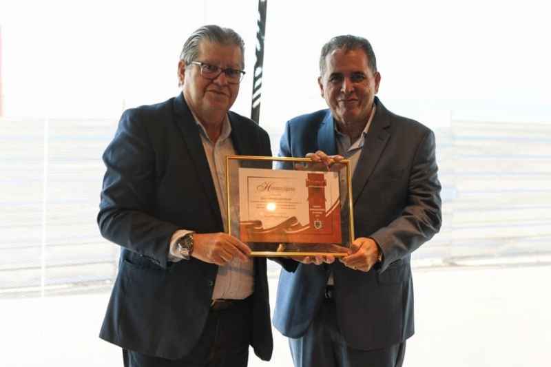 João é homenageado por investimentos em infraestrutura e resultados da economia da PB 4 homenagem joao 120825