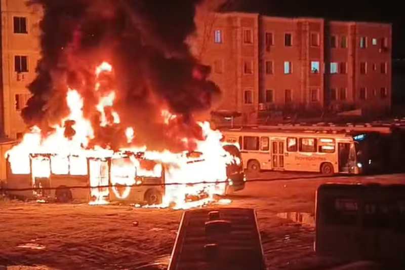 incendio garagem onibus 040825