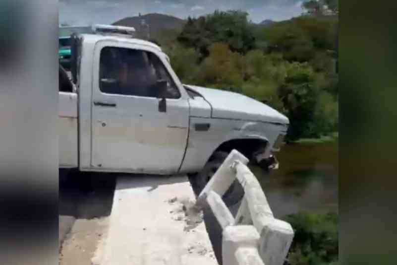caminhonete pombal 010925