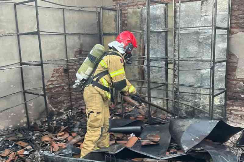Incêndio destrói depósito de materiais na Zona Rural de Patos; ninguém se feriu 3 incendio patos 290925