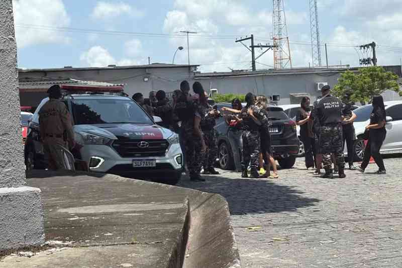 Policiais suspeitos de chacina no Conde são soltos sem tornozeleira eletrônica 3 policiais soltos conde 170925