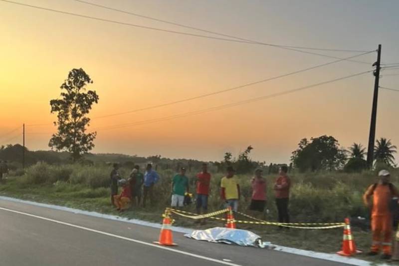Jovem de 17 anos morre atropelado na BR-230 em Cruz do Espírito Santo 1 atropela cruz esp santo 141025