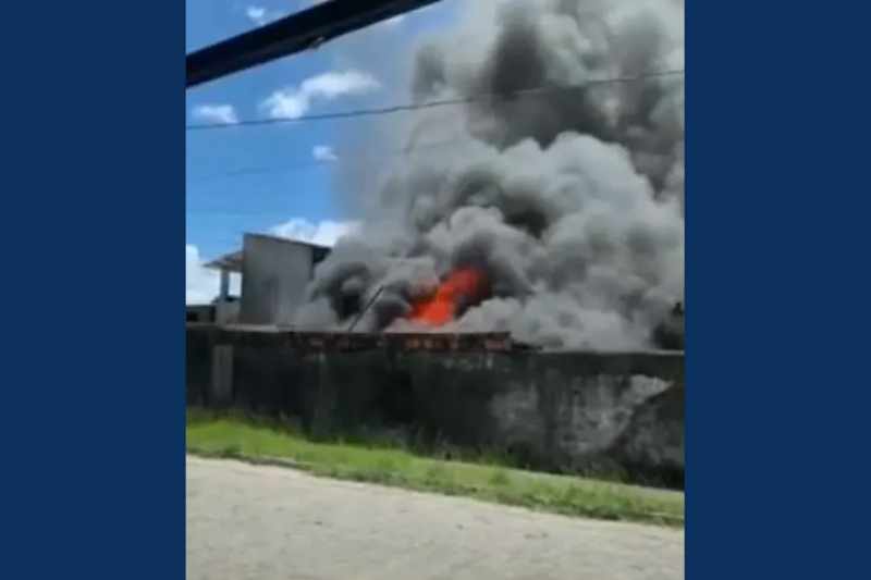 Incêndio atinge residência no Alto do Mateus, em João Pessoa 1 incendio alto do mateus 071025